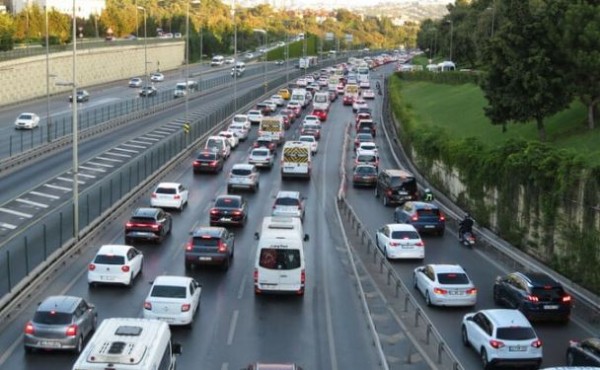 Okullar açıldı: İstanbul'da trafik çilesi başladı